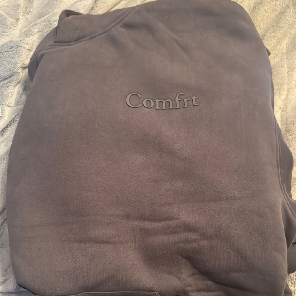 Comfrt Unisex Sweater Size L